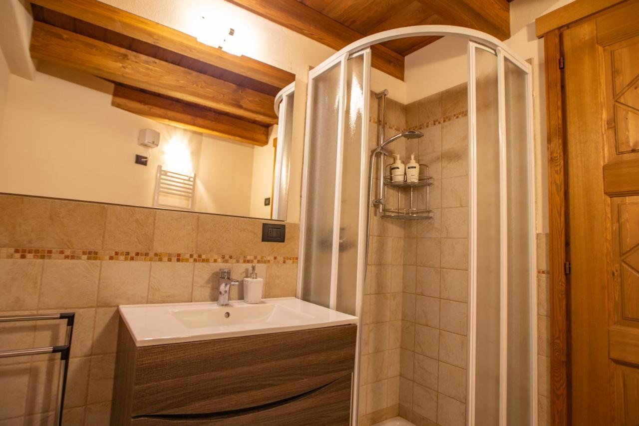 Les Greniers Appartements Aosta Exterior foto